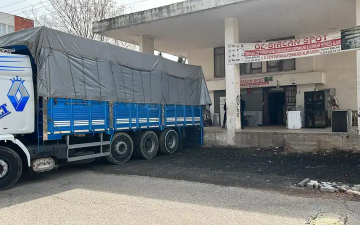 Söküm işinden çıkan hurdaların tır ile taşınması